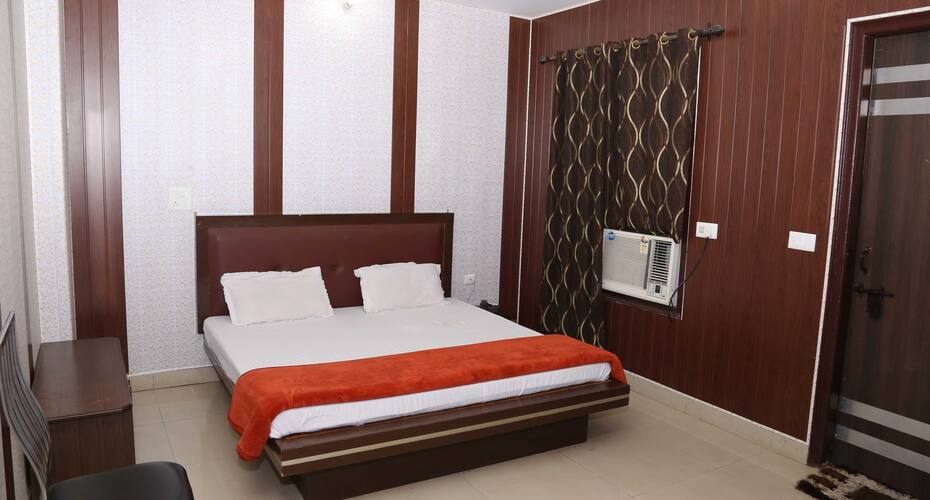 Hotel Dang Continental, Ambala 4
